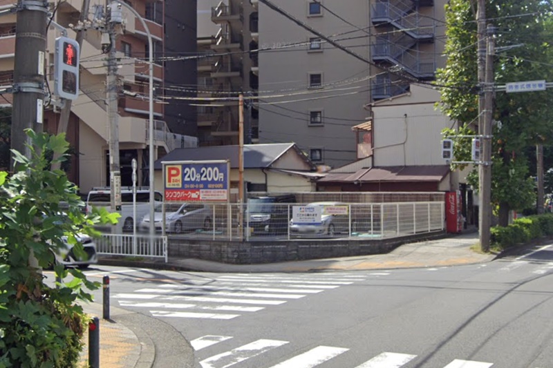 東京ノーストクリニック横浜院　駐車場