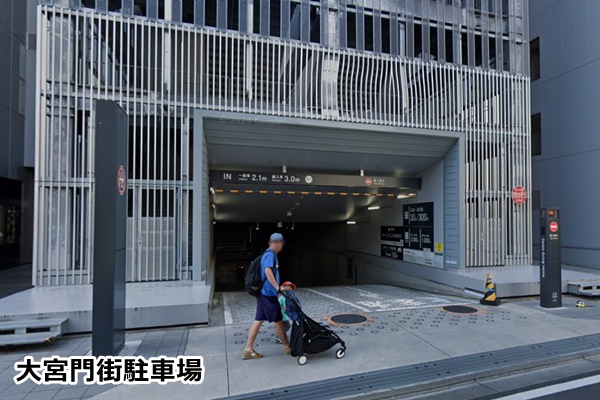 ピラティスk大宮店の駐車場